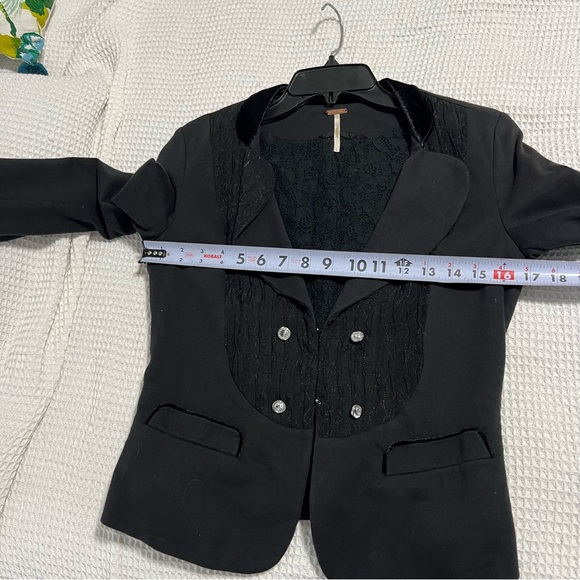 Free People Crop Tuxedo Blazer Jacket Black Lace Velvet Boho Grunge Goth Sz 4 - Picture 2 of 15
